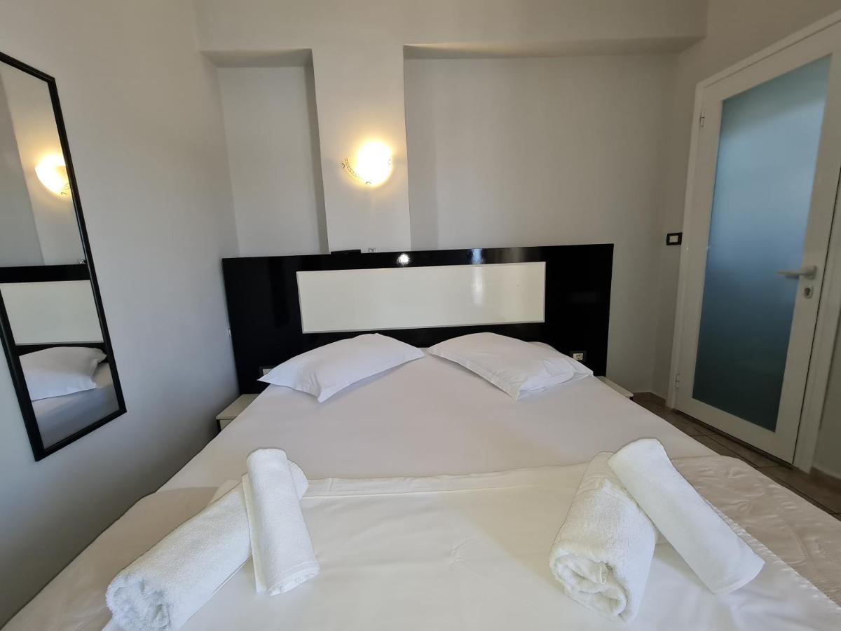 Hotel Ardiani Ksamil Buitenkant foto
